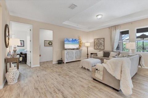 House in Bradenton, Florida 4 bedrooms, 185.71 sq.m. № 1776700 - photo 5