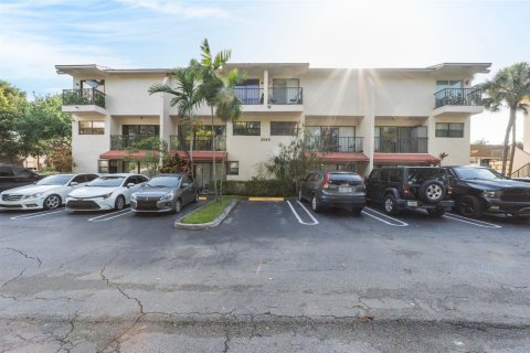 Condominio en alquiler en Coral Springs, Florida, 2 dormitorios, 125.42 m2 № 1057949 - foto 1