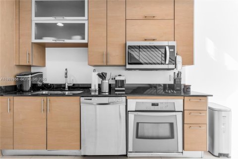 Снять в аренду кондоминиум в Майами, Флорида 1 спальня, 81.38м2, № 1991720 - фото 4