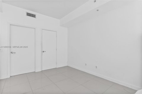 Снять в аренду кондоминиум в Майами, Флорида 1 спальня, 81.38м2, № 1991720 - фото 14