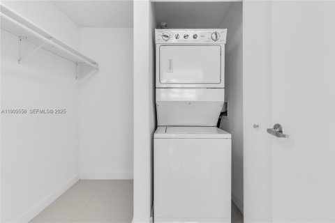 Снять в аренду кондоминиум в Майами, Флорида 1 спальня, 81.38м2, № 1991720 - фото 7