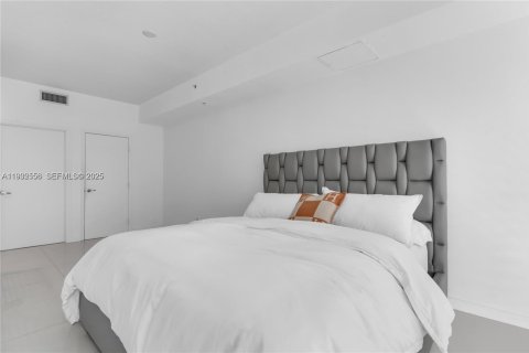 Снять в аренду кондоминиум в Майами, Флорида 1 спальня, 81.38м2, № 1991720 - фото 12