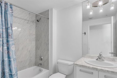Купить кондоминиум в Майами, Флорида 2 спальни, 111.76м2, № 2042366 - фото 15
