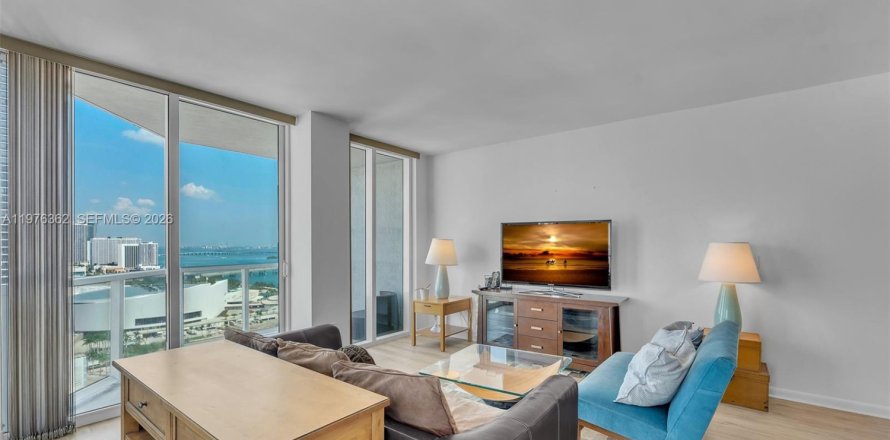 Кондоминиум с 2 спальнями в Майами, Флорида № 2042366