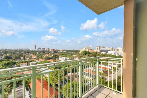 Condo in Miami, Florida, 2 bedrooms  № 2027137 - photo 15