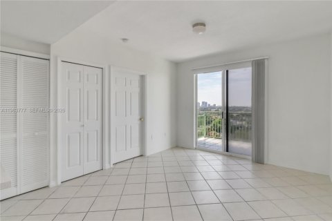 Condo in Miami, Florida, 2 bedrooms  № 2027137 - photo 5