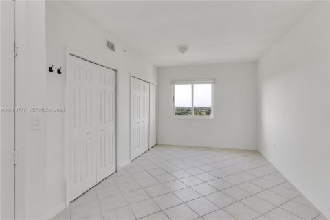 Condo in Miami, Florida, 2 bedrooms  № 2027137 - photo 9
