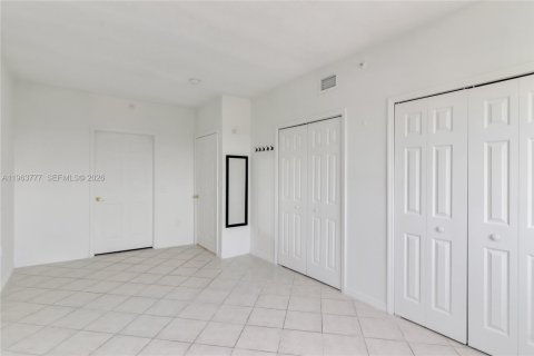 Condo in Miami, Florida, 2 bedrooms  № 2027137 - photo 10