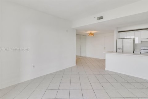 Condo in Miami, Florida, 2 bedrooms  № 2027137 - photo 7