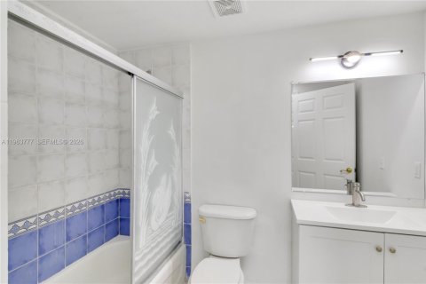 Condo in Miami, Florida, 2 bedrooms  № 2027137 - photo 11