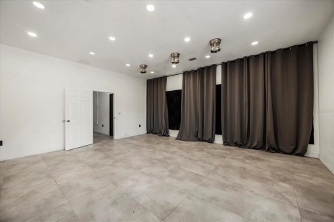 House in Longwood, Florida 6 bedrooms, 680.6 sq.m. № 1821030 - photo 23