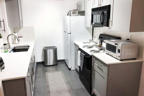 Снять в аренду кондоминиум в Дорал, Флорида 2 спальни, 102.66м2, № 2146056 - фото 4