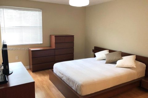 Снять в аренду кондоминиум в Дорал, Флорида 2 спальни, 102.66м2, № 2146056 - фото 9