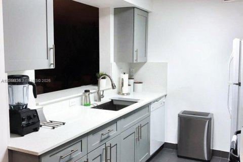 Снять в аренду кондоминиум в Дорал, Флорида 2 спальни, 102.66м2, № 2146056 - фото 5