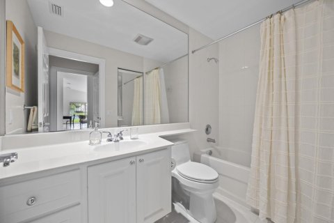 Townhouse in Wellington, Florida 2 bedrooms, 141.77 sq.m. № 2399646 - photo 13