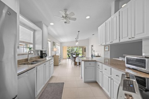 Townhouse in Wellington, Florida 2 bedrooms, 141.77 sq.m. № 2399646 - photo 7