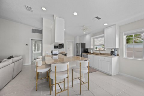 Townhouse in Wellington, Florida 2 bedrooms, 141.77 sq.m. № 2399646 - photo 5