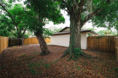 House in Tampa, Florida 5 bedrooms, 130.43 sq.m. № 1890741 - photo 24