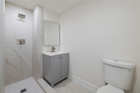 House in Tampa, Florida 5 bedrooms, 130.43 sq.m. № 1890741 - photo 16