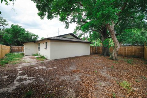 House in Tampa, Florida 5 bedrooms, 130.43 sq.m. № 1890741 - photo 23