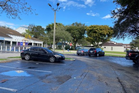 Commercial property in Miramar, Florida № 1981744 - photo 3