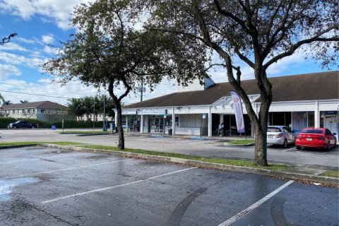 Commercial property in Miramar, Florida № 1981744 - photo 2