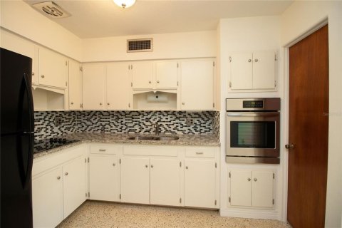 House in Saint Petersburg, Florida 2 bedrooms, 93.18 sq.m. № 1744862 - photo 4