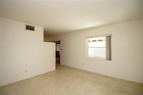 House in Saint Petersburg, Florida 2 bedrooms, 93.18 sq.m. № 1744862 - photo 8