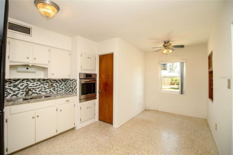 House in Saint Petersburg, Florida 2 bedrooms, 93.18 sq.m. № 1744862 - photo 6