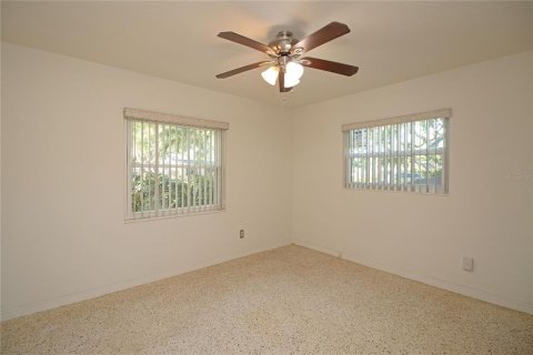 House in Saint Petersburg, Florida 2 bedrooms, 93.18 sq.m. № 1744862 - photo 16