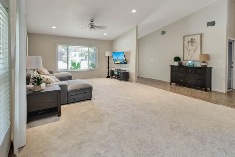House in Tampa, Florida 3 bedrooms, 189.43 sq.m. № 2152367 - photo 4