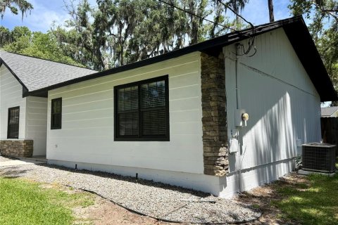 House in Ocala, Florida 3 bedrooms, 148.27 sq.m. № 2100098 - photo 5