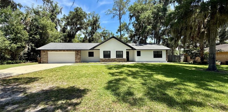 House in Ocala, Florida 3 bedrooms, 148.27 sq.m. № 2100098