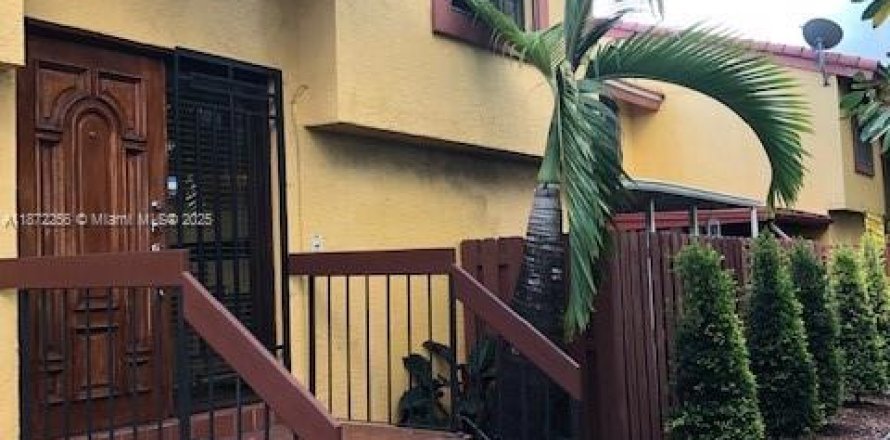 Adosado en Miami, Florida 2 dormitorios, 127.74 m2 № 1895817
