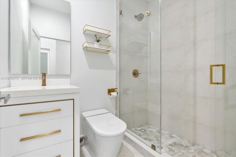 House in Miami, Florida 5 bedrooms, 280.29 sq.m. № 2174706 - photo 10