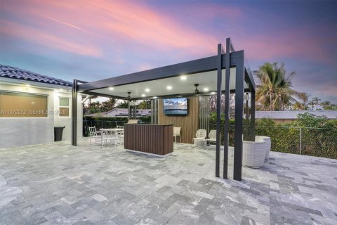 House in Miami, Florida 5 bedrooms, 280.29 sq.m. № 2174706 - photo 28