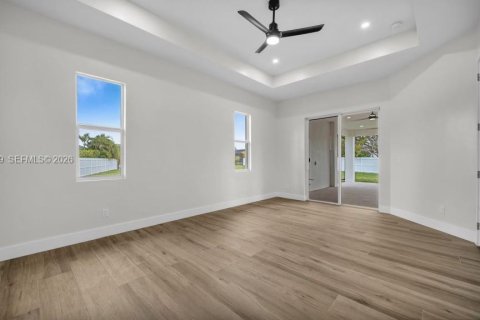 Casa en venta en Cape Coral, Florida, 4 dormitorios № 2080753 - foto 30
