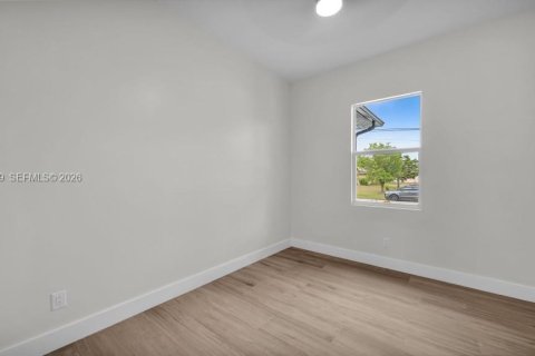 Casa en venta en Cape Coral, Florida, 4 dormitorios № 2080753 - foto 6