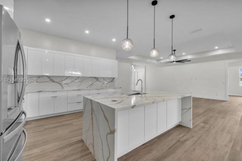 Casa en venta en Cape Coral, Florida, 4 dormitorios № 2080753 - foto 13