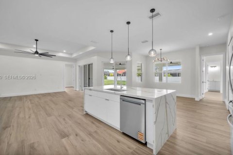 Casa en venta en Cape Coral, Florida, 4 dormitorios № 2080753 - foto 14