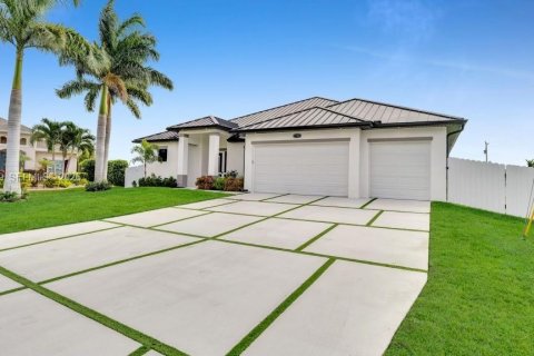 Casa en venta en Cape Coral, Florida, 4 dormitorios № 2080753 - foto 4