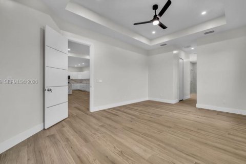 Casa en venta en Cape Coral, Florida, 4 dormitorios № 2080753 - foto 28