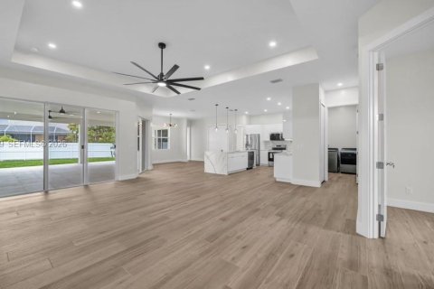 Casa en venta en Cape Coral, Florida, 4 dormitorios № 2080753 - foto 5