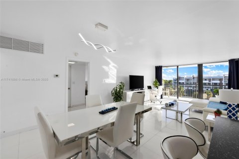 Condominio en venta en Fort Lauderdale, Florida, 2 dormitorios, 102.19 m2 № 2012349 - foto 8