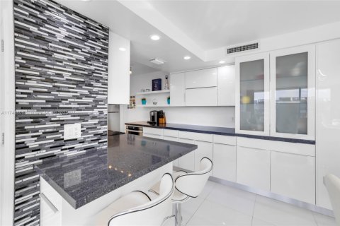 Condominio en venta en Fort Lauderdale, Florida, 2 dormitorios, 102.19 m2 № 2012349 - foto 4