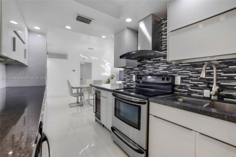 Condominio en venta en Fort Lauderdale, Florida, 2 dormitorios, 102.19 m2 № 2012349 - foto 7