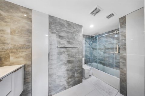 Condominio en venta en Fort Lauderdale, Florida, 2 dormitorios, 102.19 m2 № 2012349 - foto 24