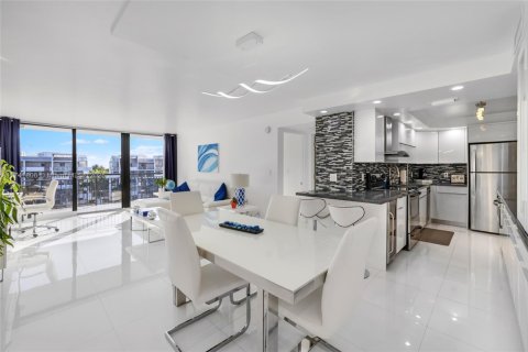 Condominio en Fort Lauderdale, Florida, 2 dormitorios  № 2012349