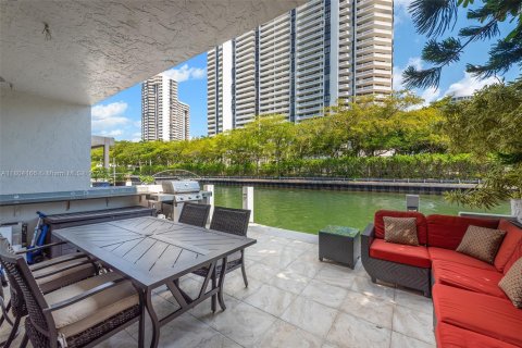 Townhouse in North Miami Beach, Florida 3 bedrooms, 154.22 sq.m. № 1959471 - photo 16