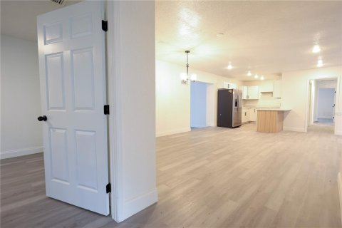 Купить виллу или дом в Деланд, Флорида 9 комнат, 154.96м2, № 1740578 - фото 6